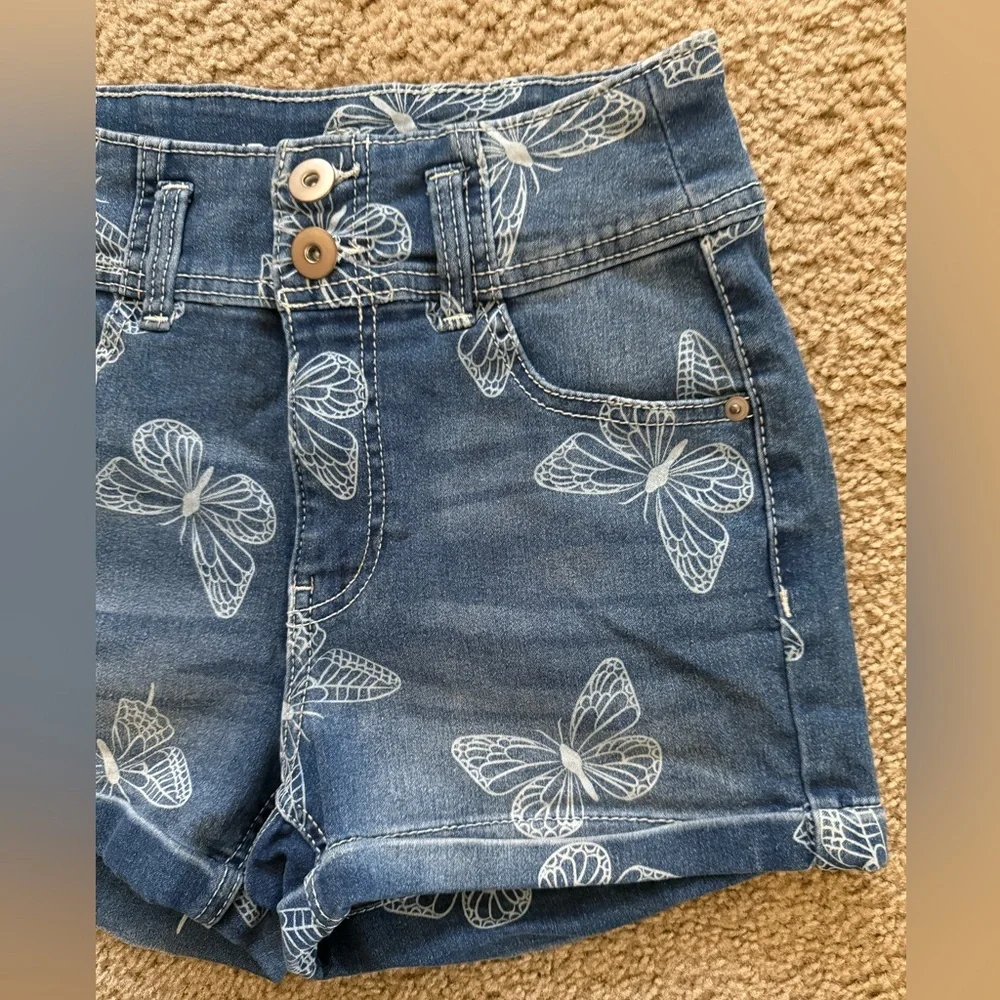 **SOLD**No Boundaries Blue Jean Shorts with Butterfly Print - Picture 4 of 6